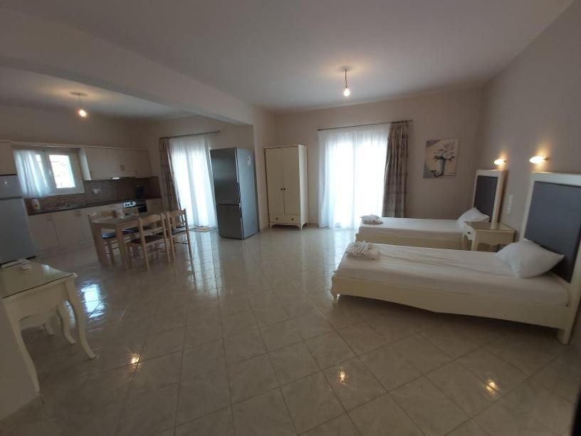 Konstantinos Apartments Ammoudia Exterior photo